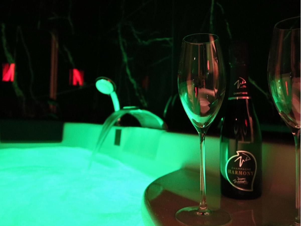 Sejour Detente A Saint-Omer - Jacuzzi Prive, Terrasse, Centre-Ville Et Parking Gratuit Saint-Omer (Pas-de-Calais) Exterior foto